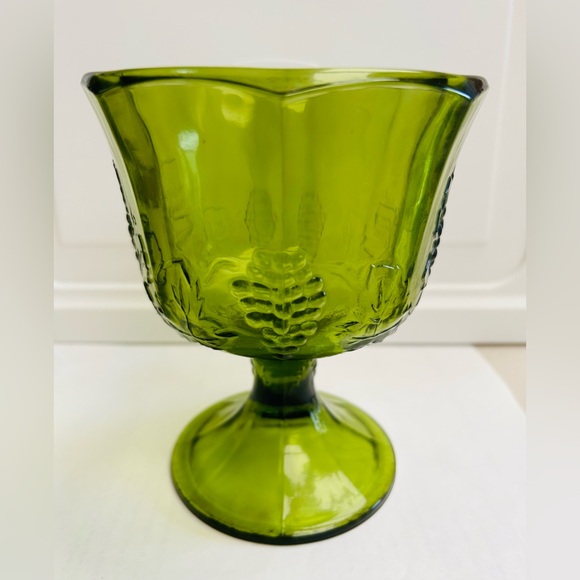 Vintage Indiana glass Grape Harvest footed compote dish in green. Mint cond - Picture 2 of 4